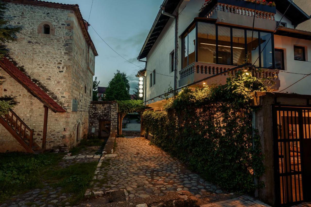 Town Hostel Peje Exterior foto